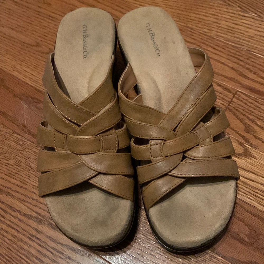 G.H. BASS&Co.| 7.5 | tan sandals comfy sole all man made, open toe